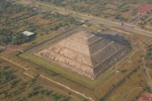 Full-Day Teotihuacan Hot Air Balloon Tour from Mexico City Including Transport - The Pre-Flight Setup at Teotihuacan
