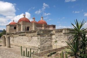 full day tour : Boil the water, Teotitlan, Mezcal, tule and Mitla - Mitla: geometric ruins tied to Mictlán and Lyobaá