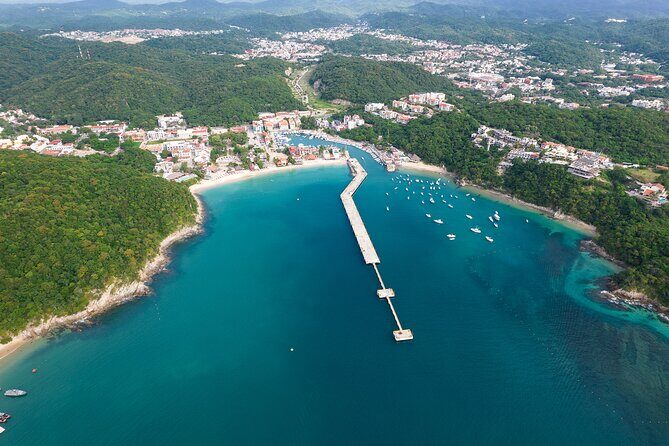 Full Day Tour of the Bays of Huatulco - Órgano and Maguey bays: stone-face views and a seafood-food mission