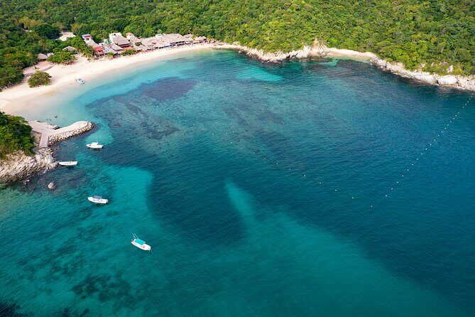 Full Day Tour of the Bays of Huatulco - Food on the water: stuffed pineapple, four-by-four shrimp, and planning your hunger