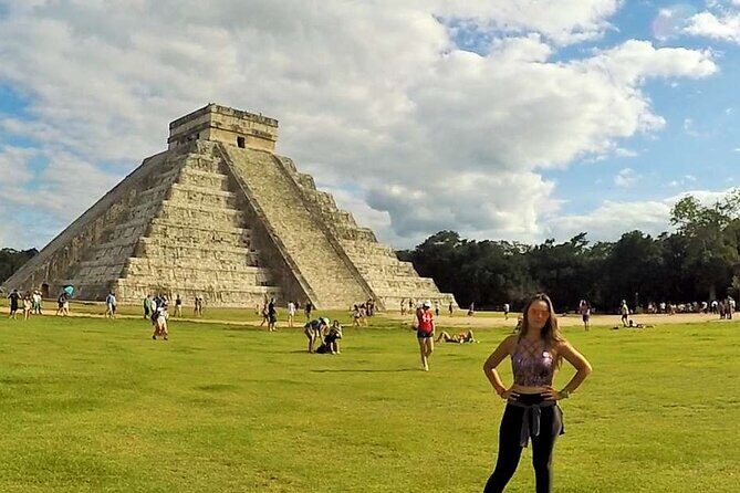 Full Day Tour to Visit Chichen Itza Saamal Cenote and Valladolid - Stop 1: Lonchería El Amigo Manolo, Mayan Ceremony, and an Early Cultural Hit