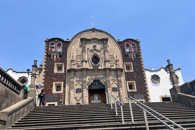 Full Visit of the Virgin of Guadalupe's village in private tour - The Basilica Complex: From the New Basilica to the First Basilica