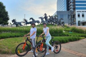Fun Bike Tour in Guadalajara - Glorieta La Minerva and Escultura La Estampida: start with landmark photos