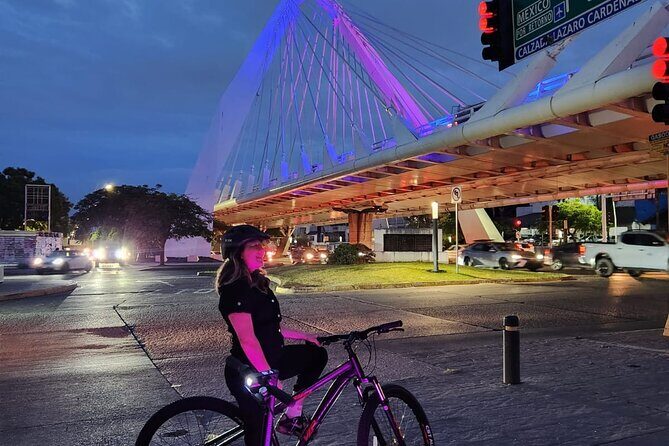 Fun Bike Tour in Guadalajara - Templo Expiatorio and Los Niños Héroes: big sights at street level