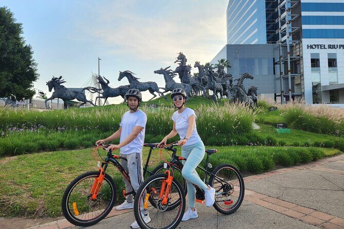 Fun Bike Tour in Guadalajara - Glorieta La Minerva and Escultura La Estampida: start with landmark photos