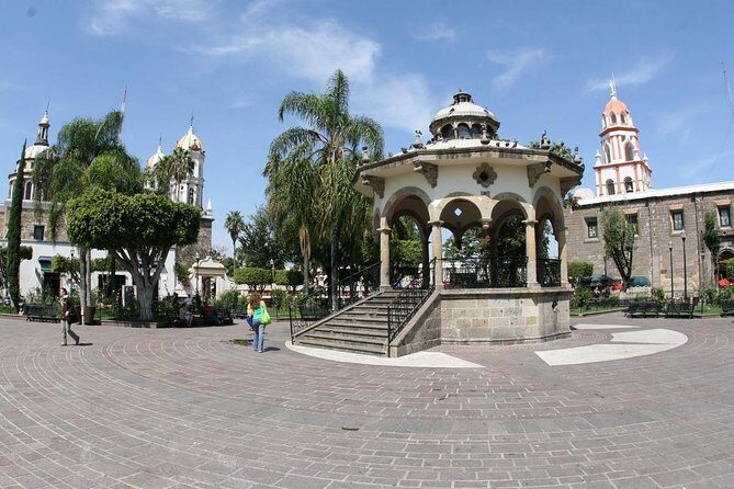 Guadalajara and Tlaquepaque City Sightseeing Tour - Tlaquepaque time: crafts, pottery, and cobblestone browsing