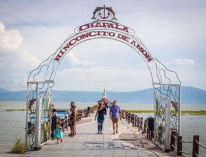 Guadalajara: Lake Chapala and Ajijic Day Trip with Boat Trip - The van ride setup and why timing matters