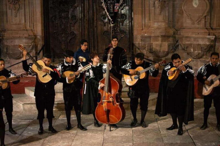 Guanajuato: Night Walk with the Estudiantina - Starting at Iglesia de San Diego: easy way to get oriented fast