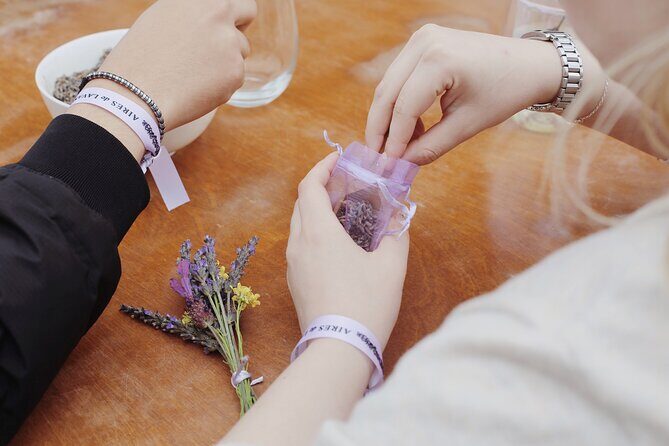 Guided Lavender Experience: Cultivation, Uses and Tasting - Cosmetics on site: useful shopping, or a quick pass