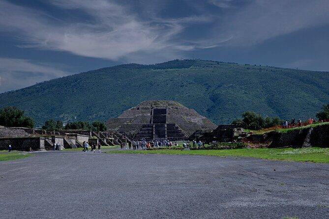Guided tour in Teotihuacan + breakfast in Cueva + Transportation CDMX - Transportation options and what they mean for your day