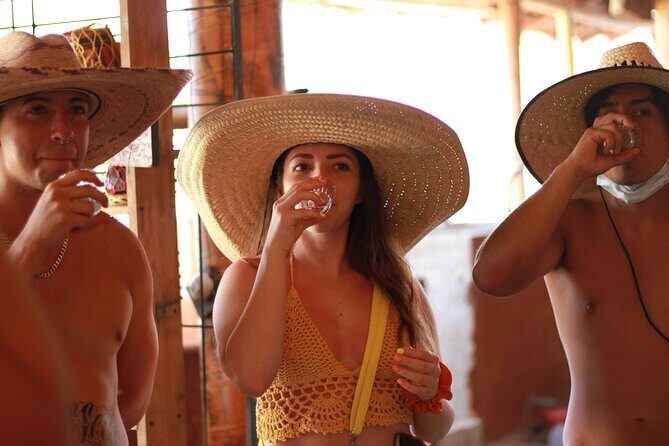 Guided tour of an ancestral Mezcal distillery with transport - Mezcal in Puerto Escondido, with real access and real context