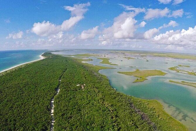 Half-Day Tour Discovering Sian Ka´an with Lunch - Guides and boat captains: the difference between seeing and missing