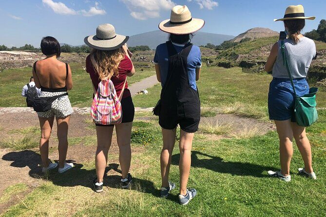 Half Day Tour of Teotihuacan - The mini-super stop en route: useful, not a wasted detour