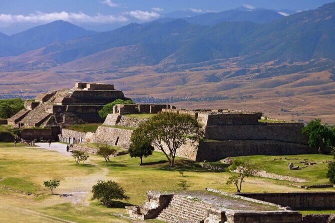 Half day tour to Monte Albán - Climbing to the South Platform (Plataforma Sur) for views and photos
