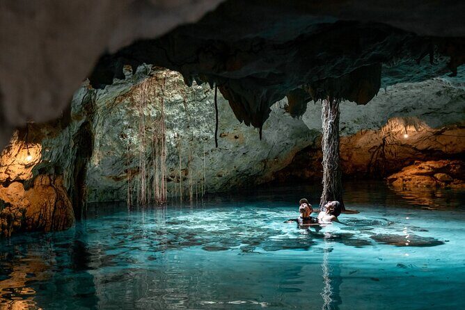 Half-Day Tour to Tulum and 2 Cenotes from Tulum - Stop 1: Tulum Archaeological Site and how to enjoy the walled city