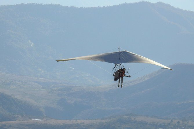 Hang gliding in Valle de Bravo - Getting to the takeoff area: forest time, not just transit
