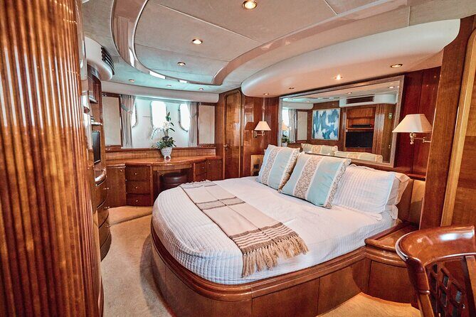 Heather Nikki 80 ft Italian Azimut Yacht Rental - Private chef + menu planning: why it’s more than food
