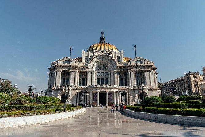 Highlights & Hidden Gems With Locals: Best of Mexico City Private Tour - Stop 1: Palacio Postal Gargoyles and a Post Office Worth Dressing Up For