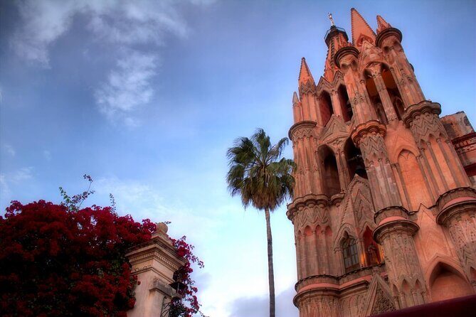 Historical and Cultural Walking Tour of San Miguel de Allende - Key things you’ll notice right away