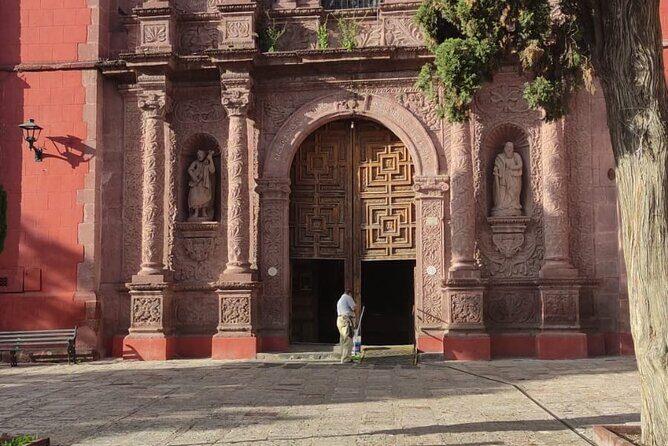 Historical and Cultural Walking Tour of San Miguel de Allende - Meeting at Starbucks Canal 3: logistics that keep the start easy