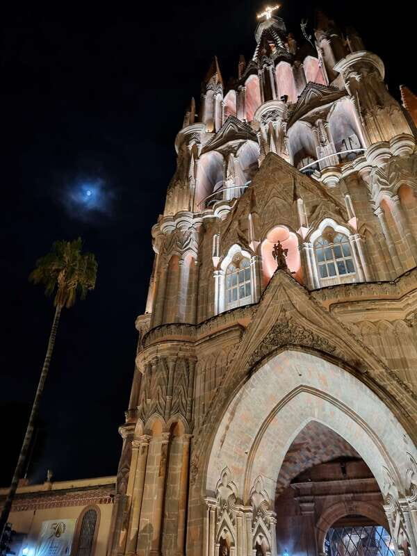 Historical & Cultural Walking Tour of San Miguel de Allende - Centro Cultural Ignacio Ramírez El Nigromante: Cultural Stories You Can Carry