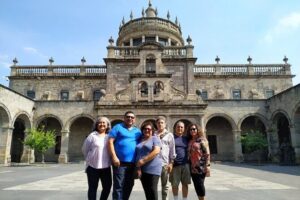 History and Murals: Walking Tour Guadalajara - Parroquia El Sagrario and Guadalajara Cathedral: architecture with a timeline