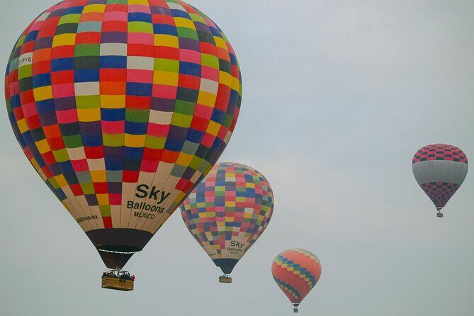 Hot Air Balloon Flight and Tour of the Majestic Pyramids - Landing at San Martín: toast, then breakfast