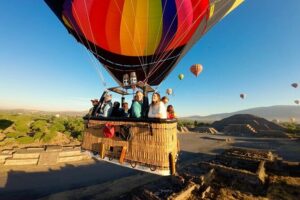 Hot Air Balloon Flight Teotihuacan With Pickup and Breakfast - From the Globeport wait to the first look over the pyramids