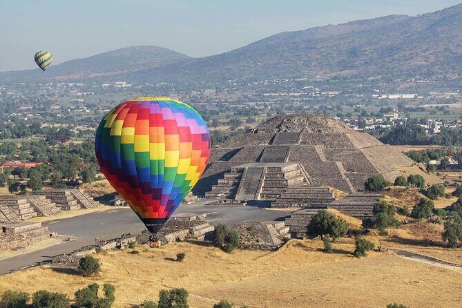 Hot Air Balloon Ride over Teotihuacan - Watching the balloon inflate: the quiet part before the wow