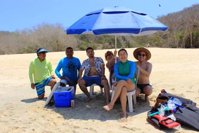 Huatulco Bahías Tour - Crew and Language: What to Expect From Jose, Charlie, Roger, and Lamberto