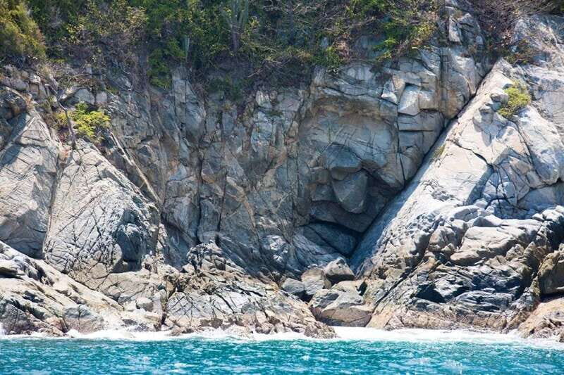 Huatulco: Bays Boat Tour with Snorkeling and Hotel Pickup - Who Should Book This Huatulco Bays Tour (and Who Might Prefer Another Plan)