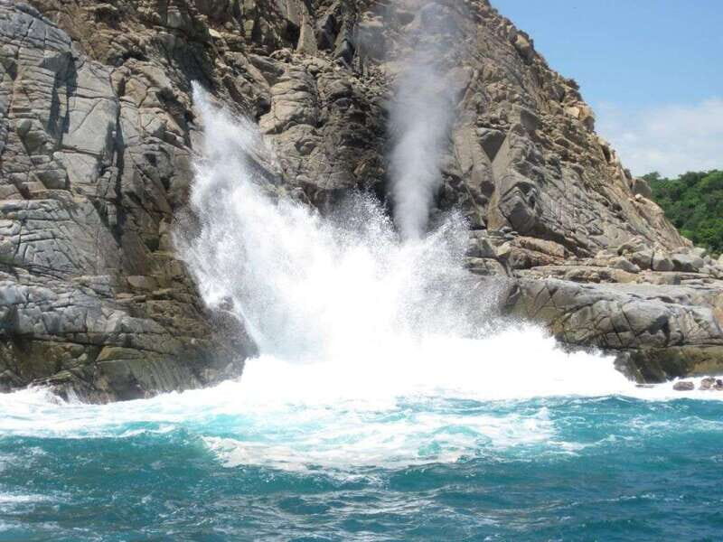 Huatulco: Bays Boat Tour with Snorkeling and Hotel Pickup - From Tangolunda Hotel Pickup to the Santa Cruz Dock