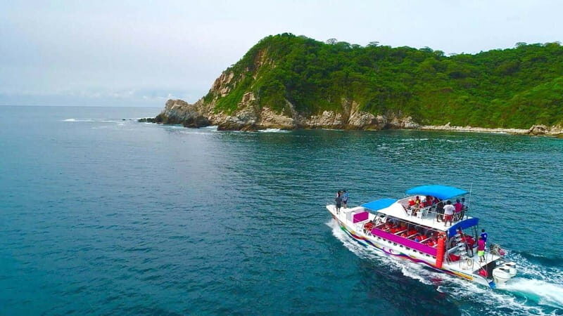 Huatulco: Premium Boat Tour with snorkel experience. - Meeting up and sailing out from Santa Cruz Pier