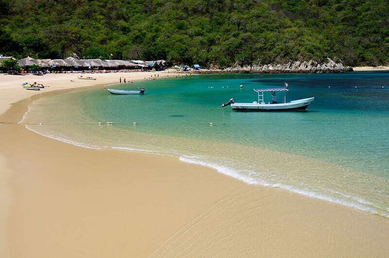 Huatulco: Premium Boat Tour with snorkel experience. - Cruise views to Cacaluta: rocks, formations, and a turtle-shaped island