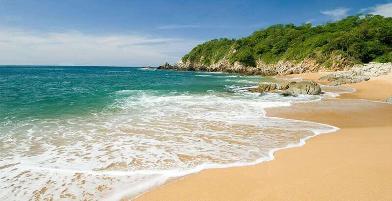 Huatulco: Premium Boat Tour with snorkel experience. - Maguey Beach in Cacaluta Bay: the long relax break and lunch choices