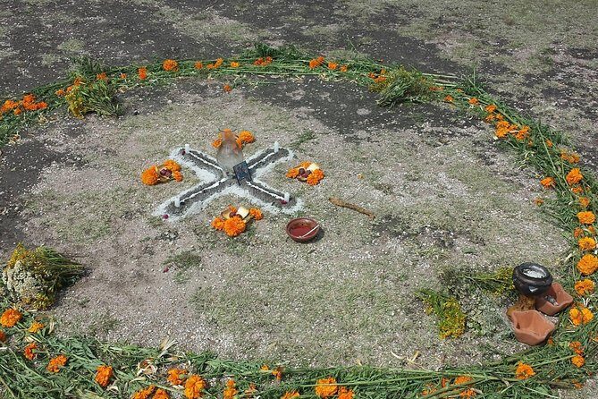 Immersive Cañada de La Virgen Pyramid Tour - The 3-kilometer walk: uneven ground, not a theme-park stroll