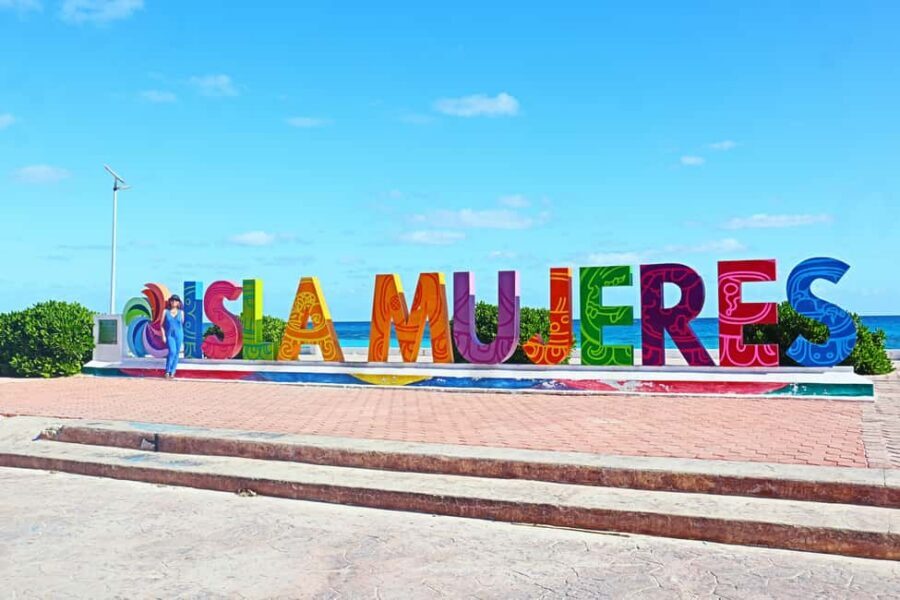 Isla Mujeres: Catamaran Ride with Open Bar, Snorkeling, and Lunch - Who should book this Isla Mujeres catamaran trip?