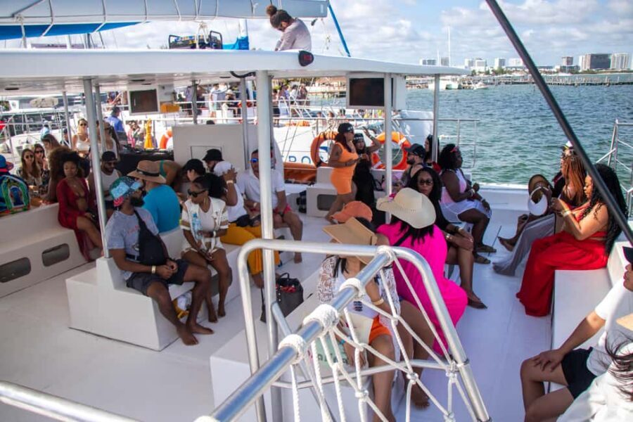 Isla Mujeres Catamaran, Snorkel & Buffet Lunch - Private beach club buffet lunch and open bar