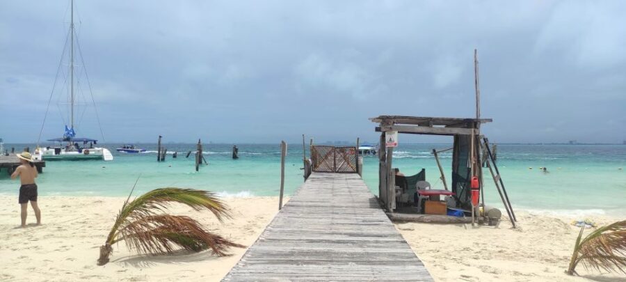 Isla Mujeres: Catamaran with Open Bar, Snorkeling and Lunch - Price and extras: where the real budgeting happens
