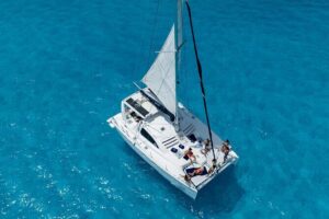 Isla Mujeres Day Tour with Catamaran, Snorkeling & Beach Club - Isla Mujeres Arrives: Playa Norte Time and How to Spend It
