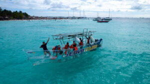 Isla Mujeres: Excursion Crystal Boat Tour at the Caribbean - Marina Bartolomé to Reefs: How the Short 45 Minutes Works