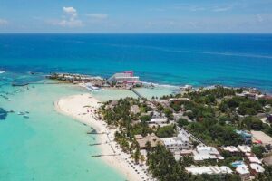 Isla Mujeres Luxury Sailing: Adults Only or Family Friendly - The catamaran day: open bar, lunch, and how long you’re actually on the boat