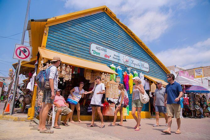 Isla Mujeres Luxury Sailing: Adults Only or Family Friendly - Small-group feel: what “max 60 travelers” means onboard