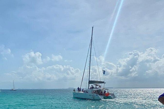 Isla Mujeres on luxury catamaran with snorkel, open bar and lunch - Should you book Ni Lo Pienses’ Isla Mujeres catamaran day?