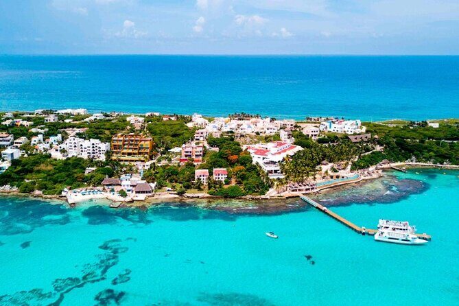 Isla Mujeres on luxury catamaran with snorkel, open bar and lunch - Isla Mujeres free time: beaches, streets, and shopping without the stress
