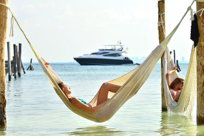 Isla Mujeres Snorkeling & Catamaran Adventure Tour - Stop 2: Isla Mujeres free time for streets, shops, and an easy wander