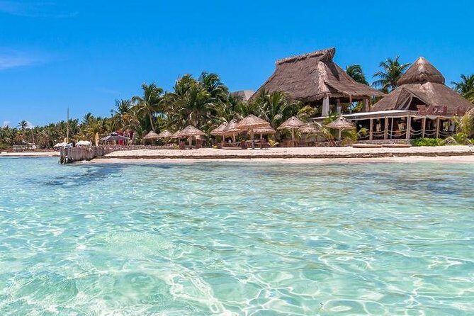 Isla Mujeres tour in a Catamaran with snorkel, open bar, lunch - Crew energy and group dynamics: the part that makes or breaks the day