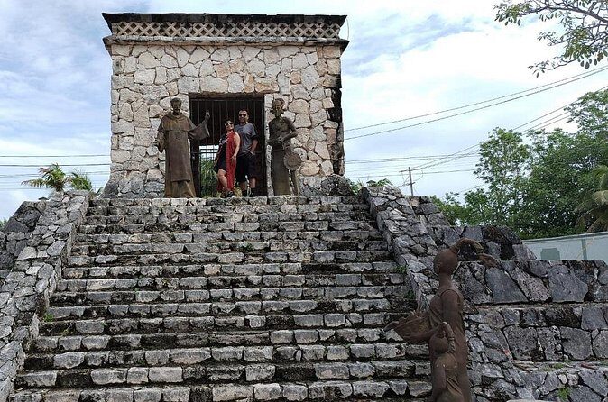 Island Buggy Tour & Mayan Experience - El Mirador on the east coast: reef park rocks and the natural eyes