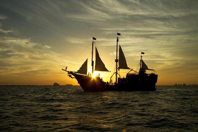 Jolly Roger Pirate Show and Dinner in Cancun - Why the Jolly Roger pirate galleon is a great Cancun night