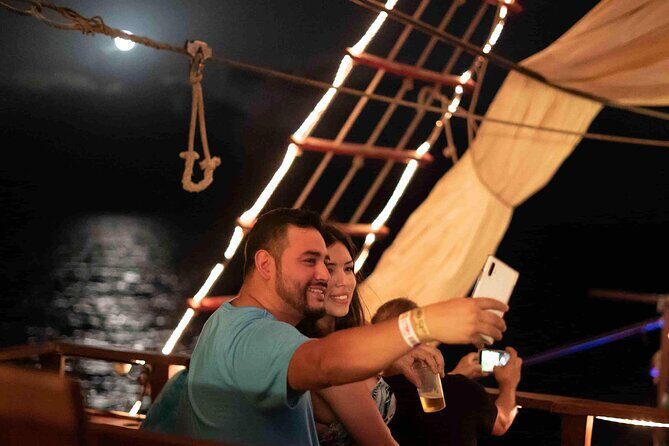 Jolly Roger Pirate Show and Dinner in Cancun - The open bar experience: what unlimited drinks really means